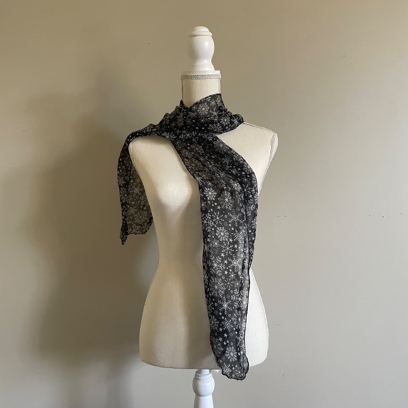 ❄️ Snowflake winter snowy snow stars night sky scarf - Picture 2 of 3